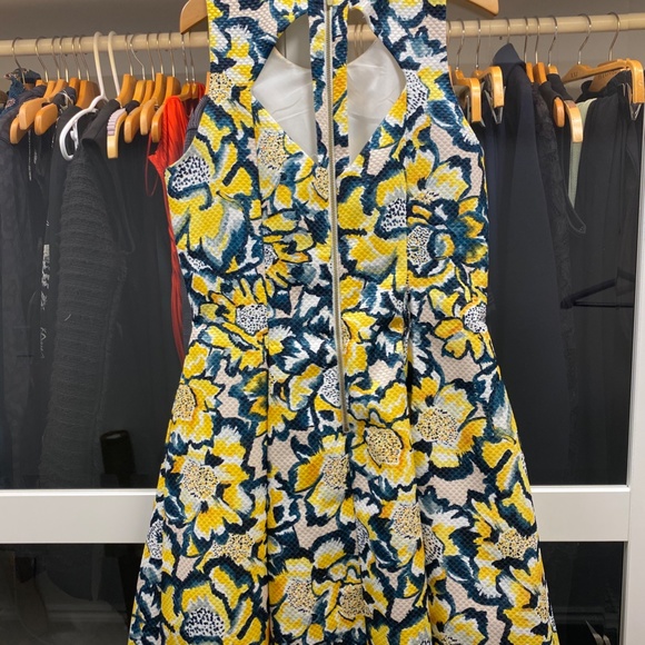 Dress - Picture 3 of 4